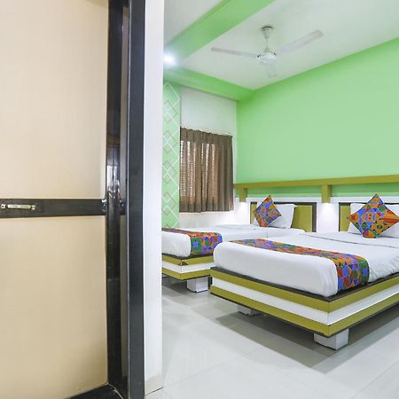 Hotel Merit Сурат Экстерьер фото
