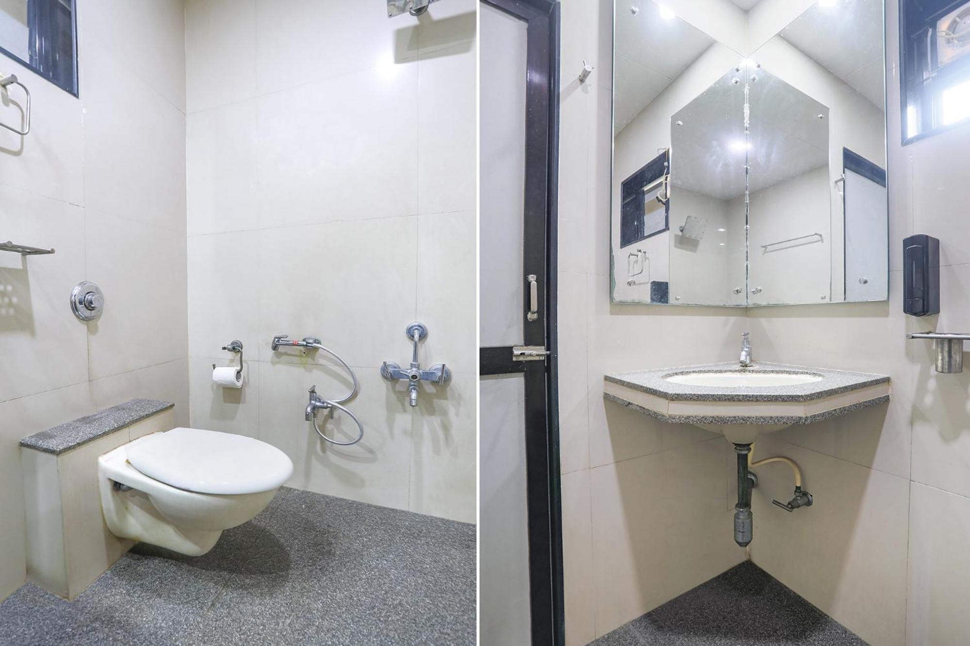 Hotel Merit Сурат Экстерьер фото